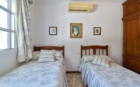 Detached Villa in Benalmadena, Costa del Sol – 5 beds – 645000 € - photo 27 of 43