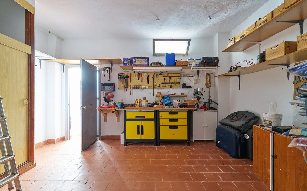 Detached Villa in Benalmadena, Costa del Sol – 5 beds – 645000 € - photo 40 of 43