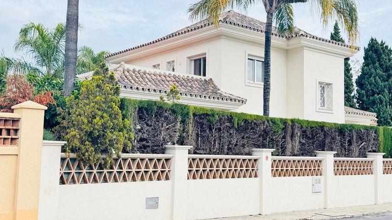 Detached Villa in Marbella, Costa del Sol – 5 beds – 2800000 €