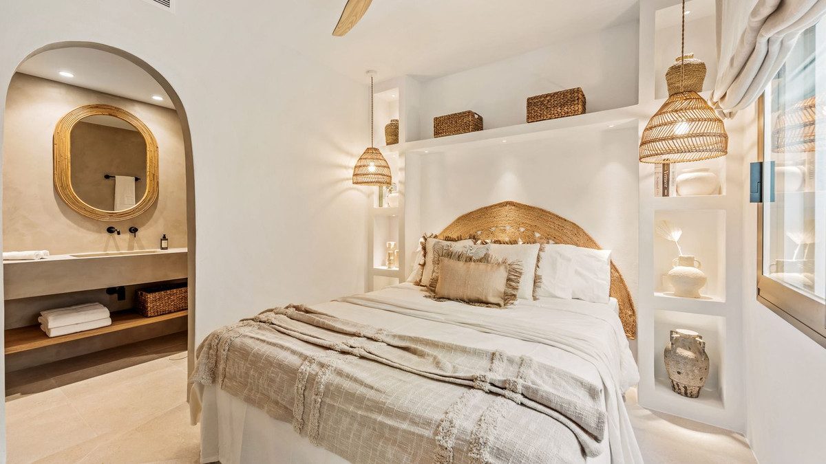 Ground Floor Apartment in Marbella, Costa del Sol – 2 beds – 635000 € - photo 12 of 22