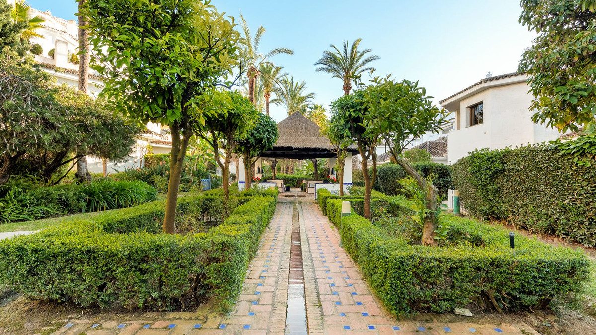 Ground Floor Apartment in Marbella, Costa del Sol – 2 beds – 635000 € - photo 15 of 22