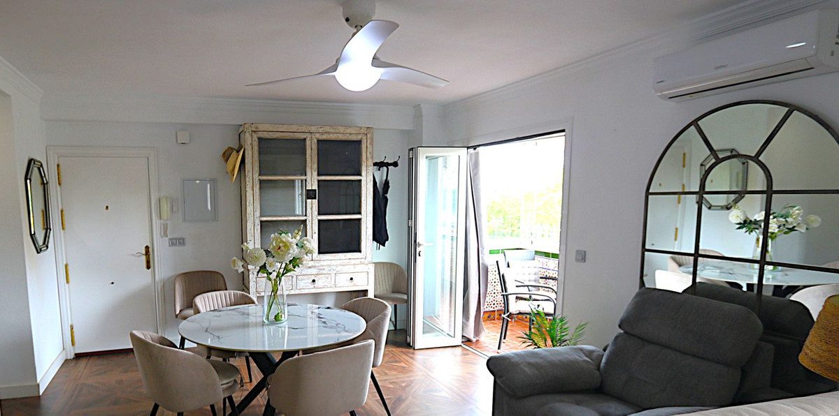 Middle Floor Apartment in Fuengirola, Costa del Sol – 3 beds – 369000 € - photo 3 of 17