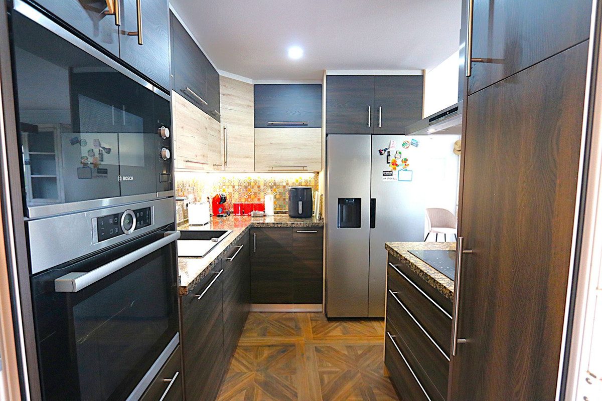 Middle Floor Apartment in Fuengirola, Costa del Sol – 3 beds – 369000 € - photo 5 of 17