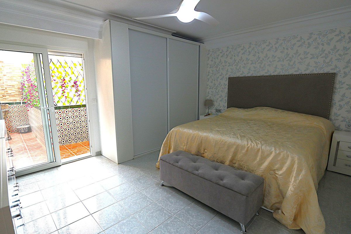 Middle Floor Apartment in Fuengirola, Costa del Sol – 3 beds – 369000 € - photo 10 of 17