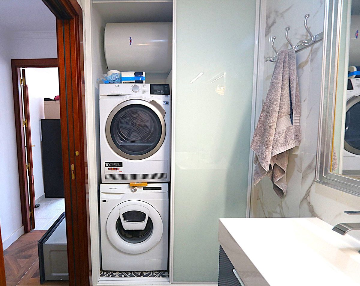 Middle Floor Apartment in Fuengirola, Costa del Sol – 3 beds – 369000 € - photo 14 of 17