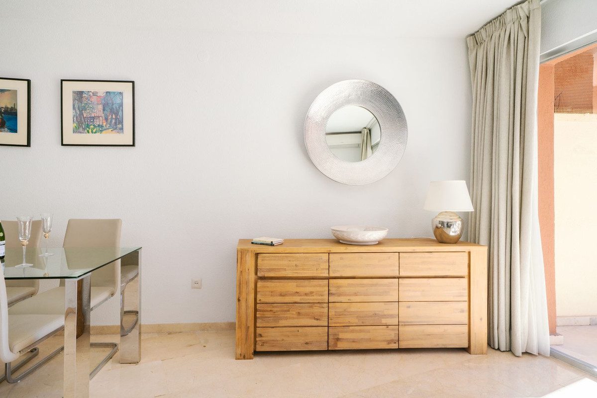 Middle Floor Apartment in Marbella, Costa del Sol – 3 beds – 725000 € - photo 10 of 45