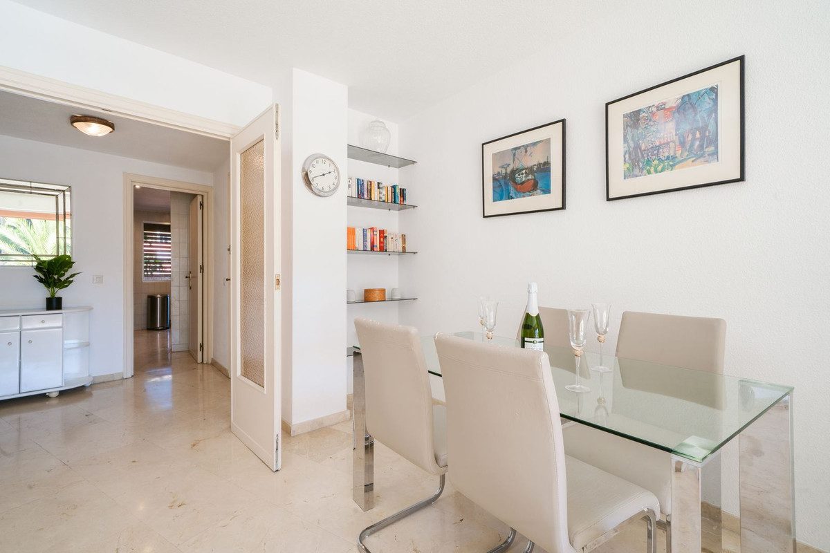 Middle Floor Apartment in Marbella, Costa del Sol – 3 beds – 725000 € - photo 11 of 45