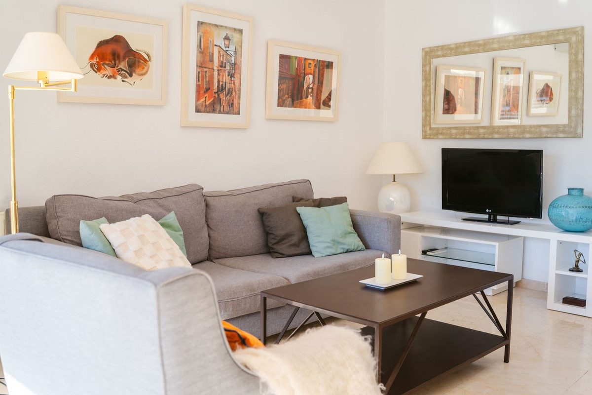 Middle Floor Apartment in Marbella, Costa del Sol – 3 beds – 725000 € - photo 12 of 45
