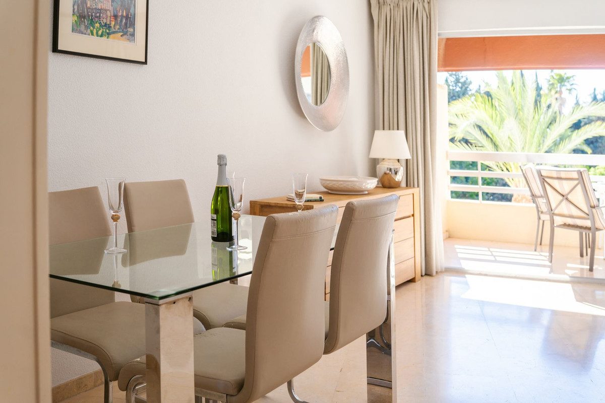 Middle Floor Apartment in Marbella, Costa del Sol – 3 beds – 725000 € - photo 13 of 45