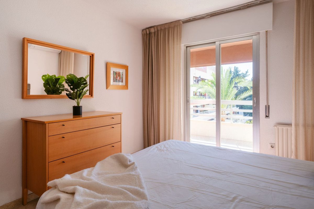 Middle Floor Apartment in Marbella, Costa del Sol – 3 beds – 725000 € - photo 14 of 45
