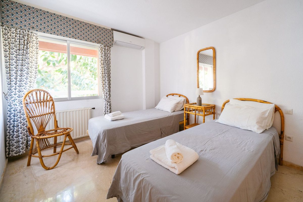 Middle Floor Apartment in Marbella, Costa del Sol – 3 beds – 725000 € - photo 20 of 45