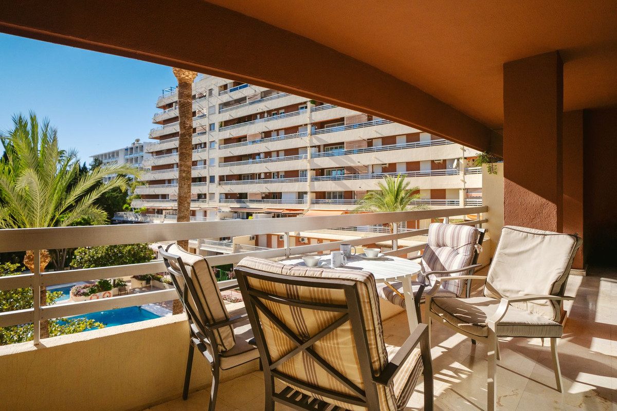 Middle Floor Apartment in Marbella, Costa del Sol – 3 beds – 725000 € - photo 25 of 45