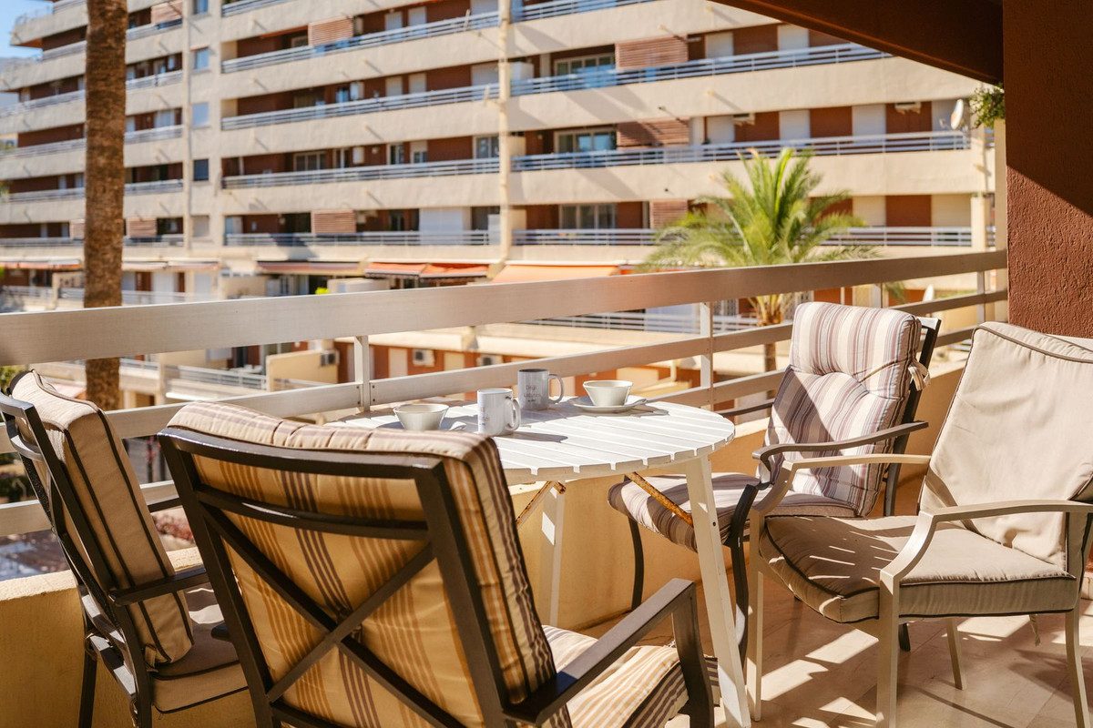 Middle Floor Apartment in Marbella, Costa del Sol – 3 beds – 725000 € - photo 26 of 45