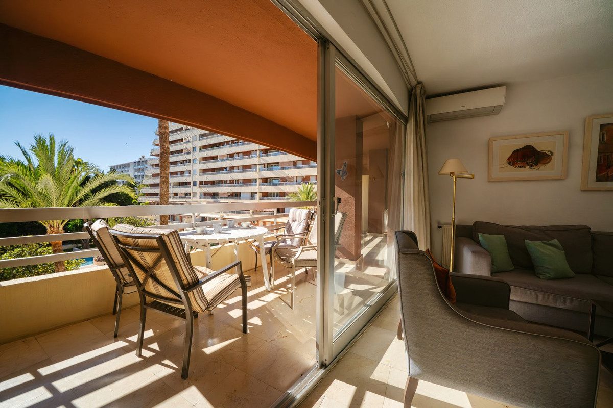 Middle Floor Apartment in Marbella, Costa del Sol – 3 beds – 725000 € - photo 27 of 45