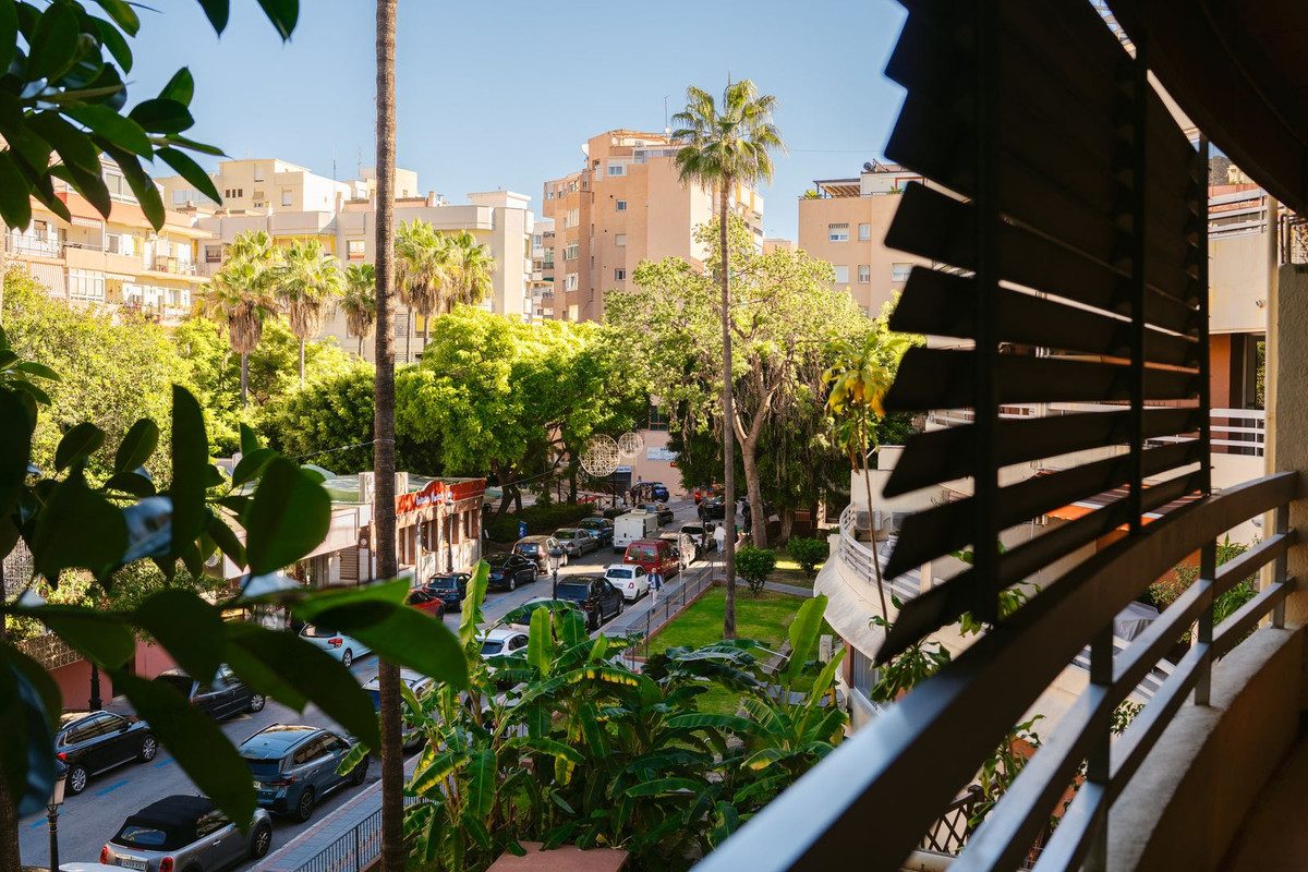 Middle Floor Apartment in Marbella, Costa del Sol – 3 beds – 725000 € - photo 34 of 45