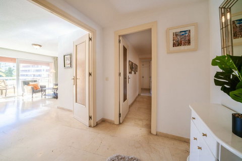 Middle Floor Apartment in Marbella, Costa del Sol – 3 beds – 725000 € - photo 35 of 45