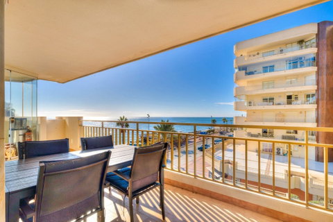 Middle Floor Apartment in Torremolinos, Costa del Sol – 3 beds – 695000 € - photo 4 of 27