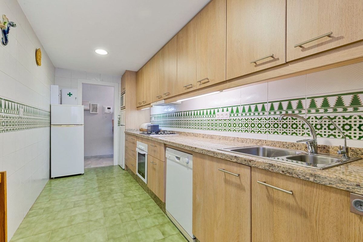 Middle Floor Apartment in Torremolinos, Costa del Sol – 3 beds – 695000 € - photo 9 of 27