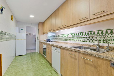 Middle Floor Apartment in Torremolinos, Costa del Sol – 3 beds – 695000 € - photo 9 of 27