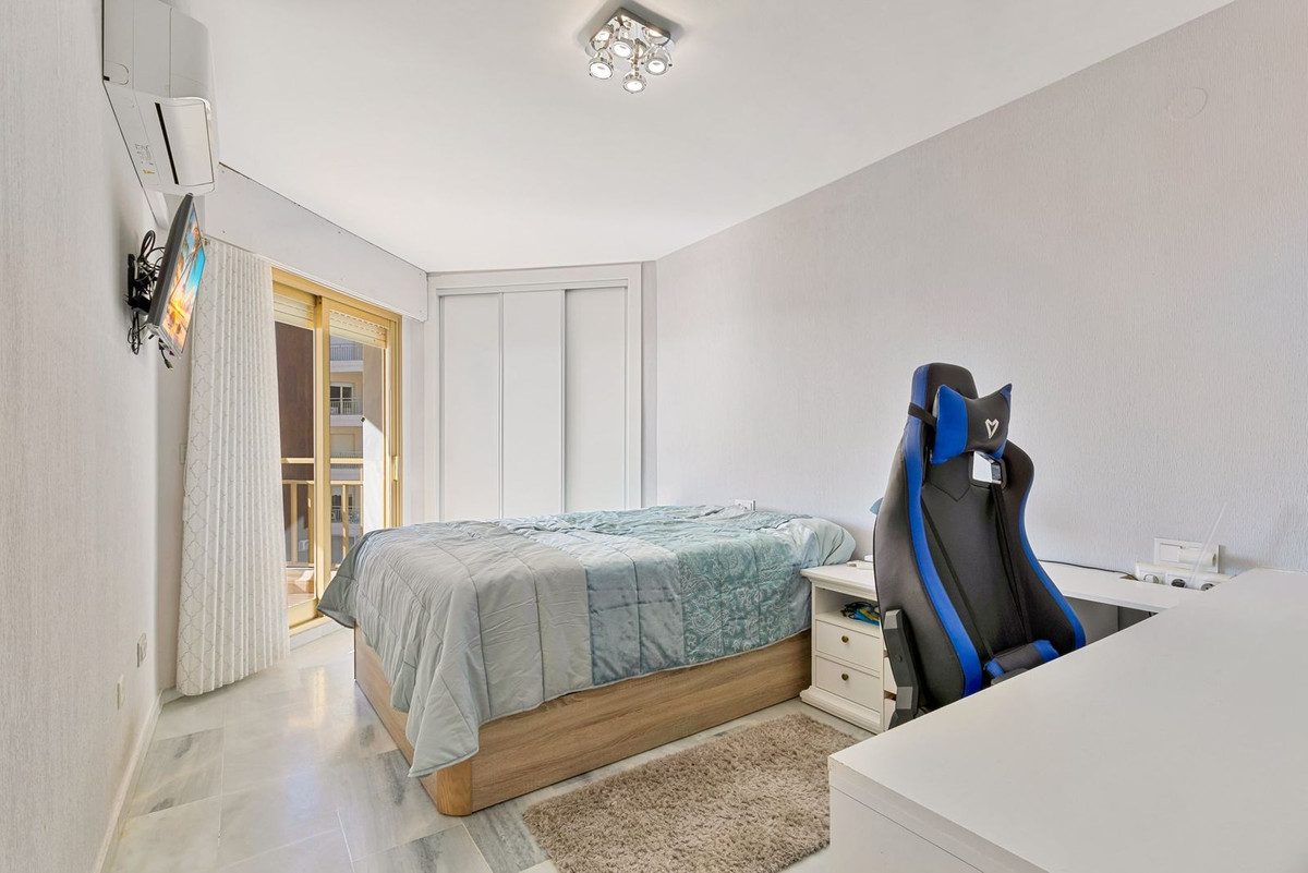 Middle Floor Apartment in Torremolinos, Costa del Sol – 3 beds – 695000 € - photo 14 of 27