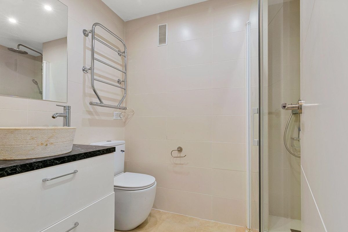 Middle Floor Apartment in Torremolinos, Costa del Sol – 3 beds – 695000 € - photo 15 of 27