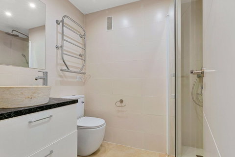 Middle Floor Apartment in Torremolinos, Costa del Sol – 3 beds – 695000 € - photo 15 of 27