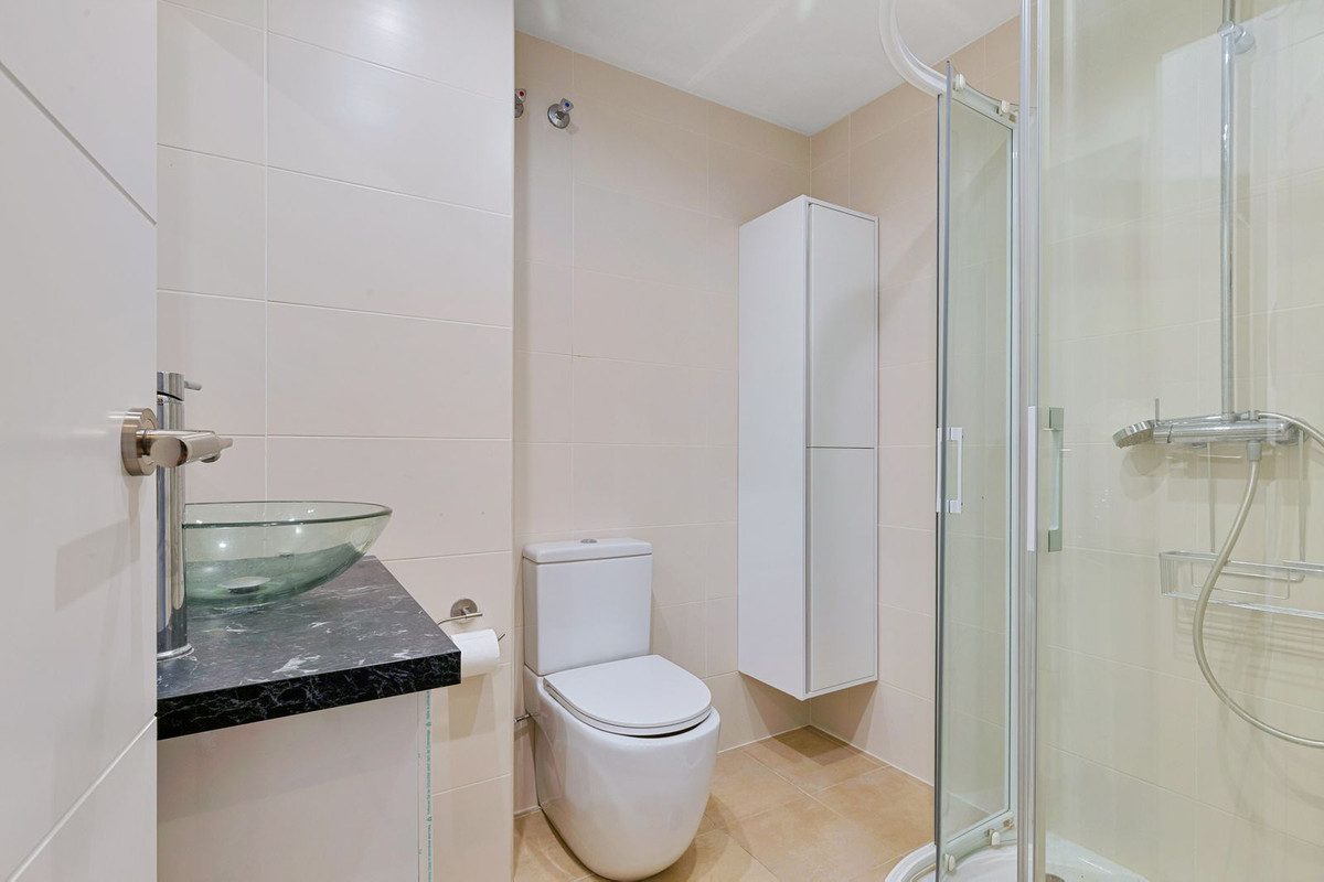Middle Floor Apartment in Torremolinos, Costa del Sol – 3 beds – 695000 € - photo 20 of 27