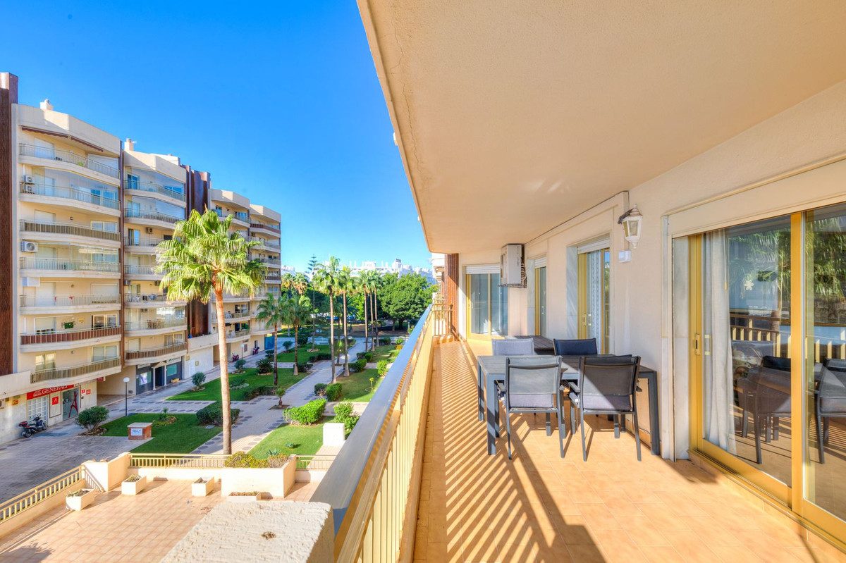 Middle Floor Apartment in Torremolinos, Costa del Sol – 3 beds – 695000 € - photo 25 of 27