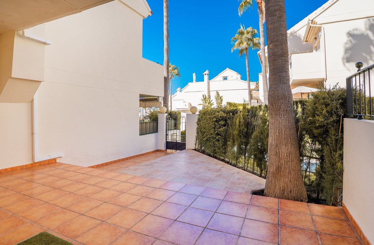Townhouse in Marbella, Costa del Sol – 3 beds – 850000 € - photo 11 of 33