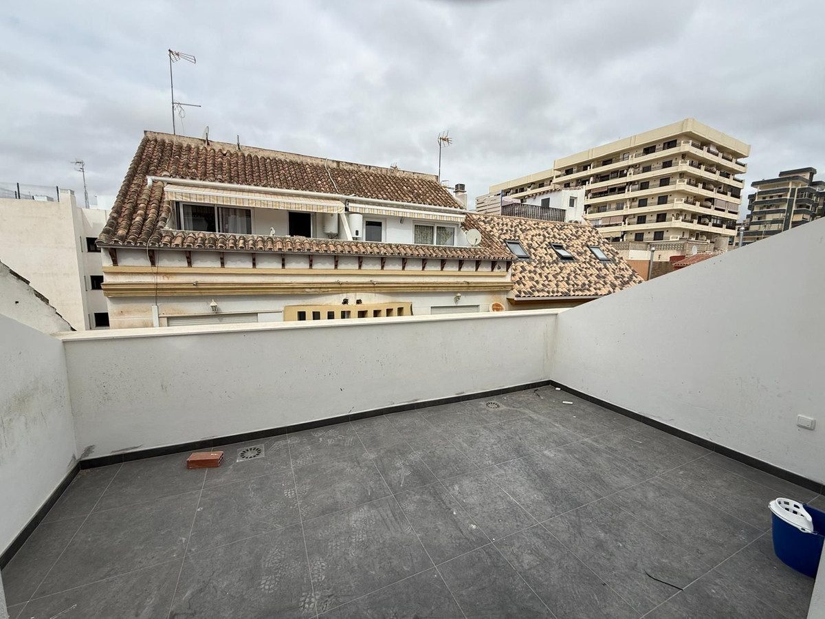 Penthouse in Fuengirola, Costa del Sol – 2 beds – 419000 € - photo 1 of 15