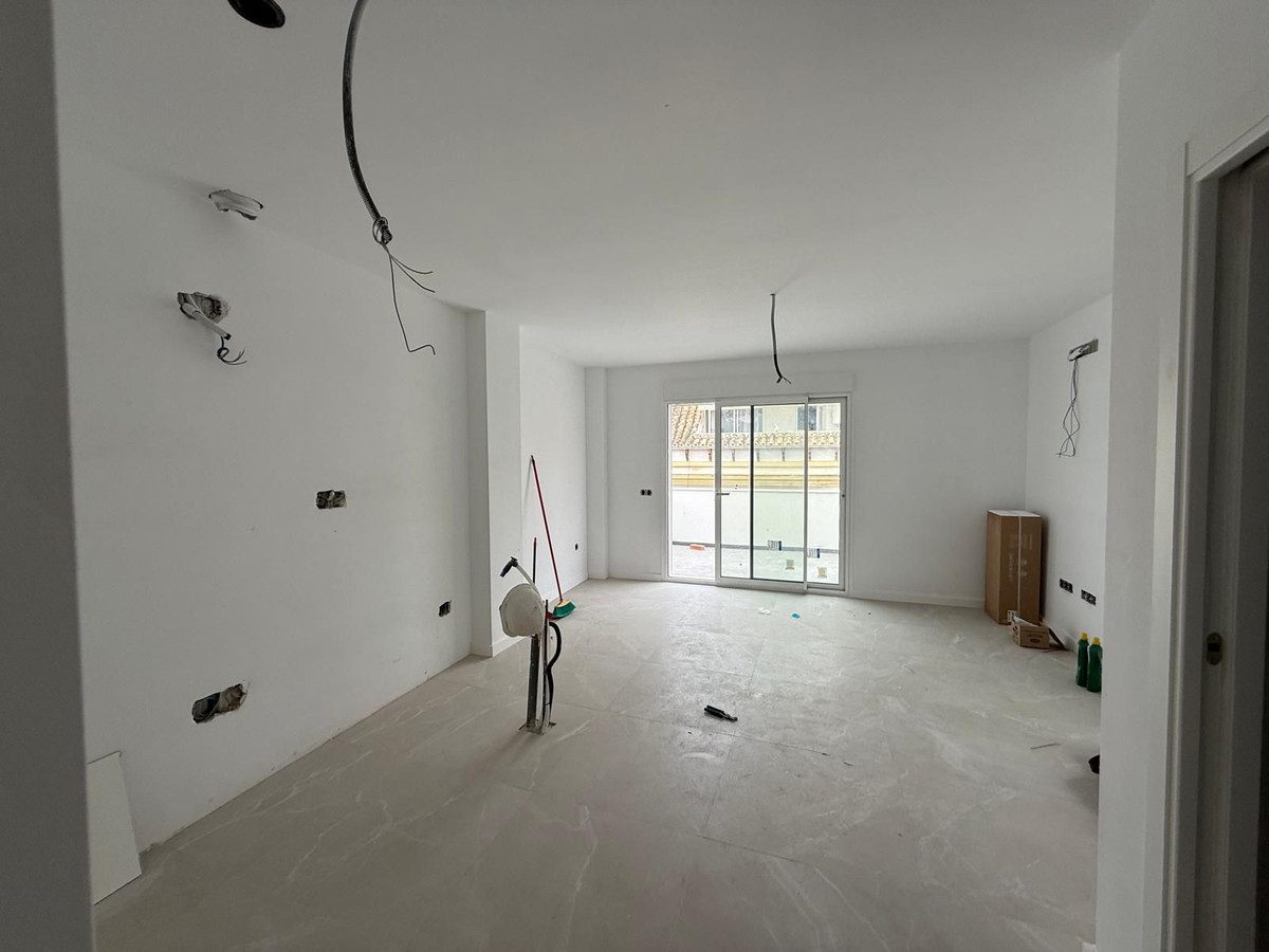 Penthouse in Fuengirola, Costa del Sol – 2 beds – 419000 € - photo 2 of 15