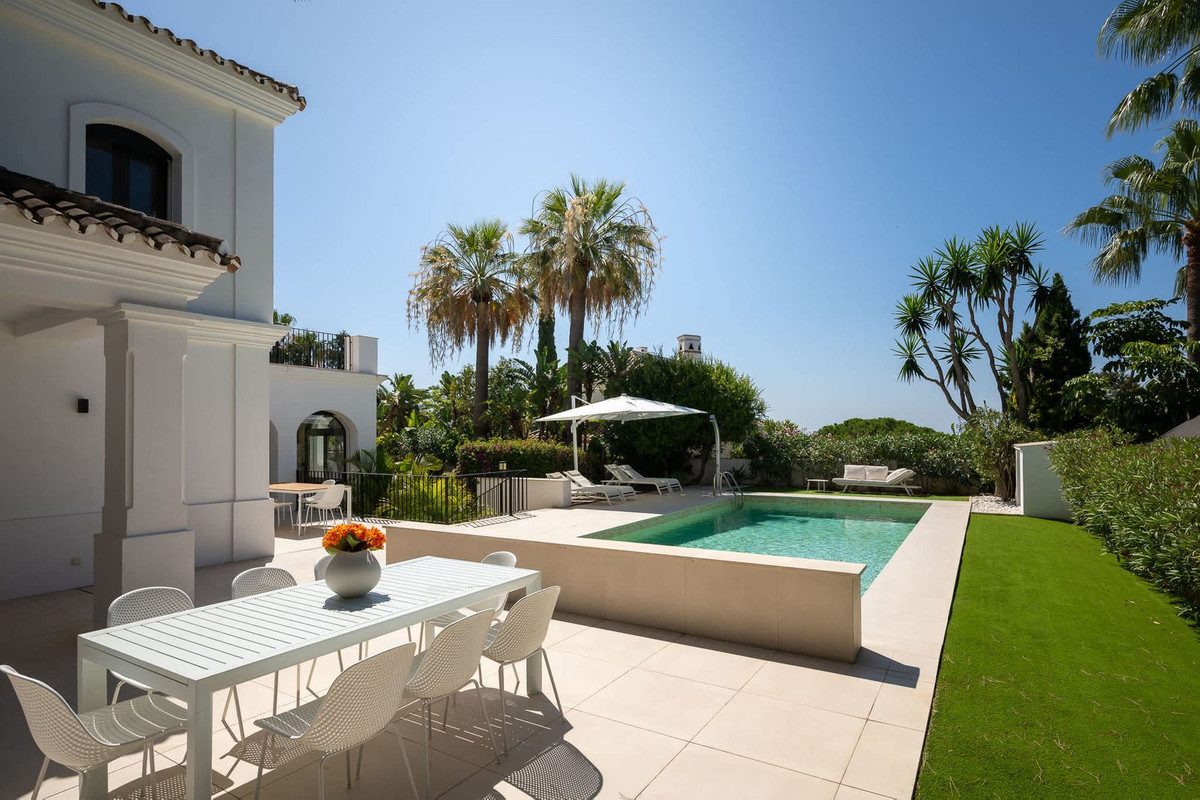 Detached Villa in Marbella, Costa del Sol – 6 beds – 3300000 € - photo 2 of 23