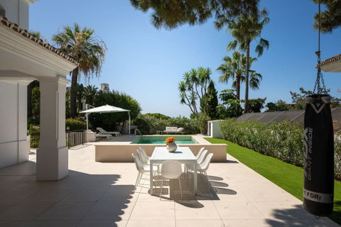 Detached Villa in Marbella, Costa del Sol – 6 beds – 3300000 € - photo 4 of 23