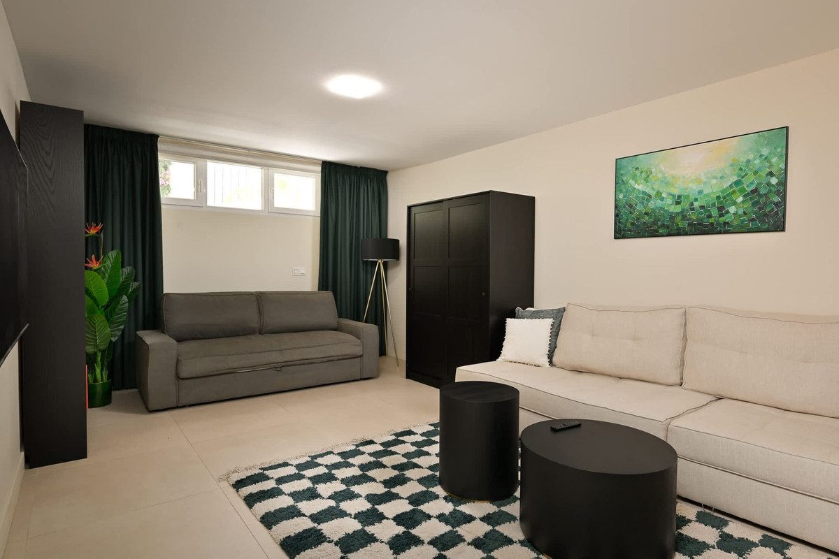 Detached Villa in Marbella, Costa del Sol – 6 beds – 3300000 € - photo 19 of 23