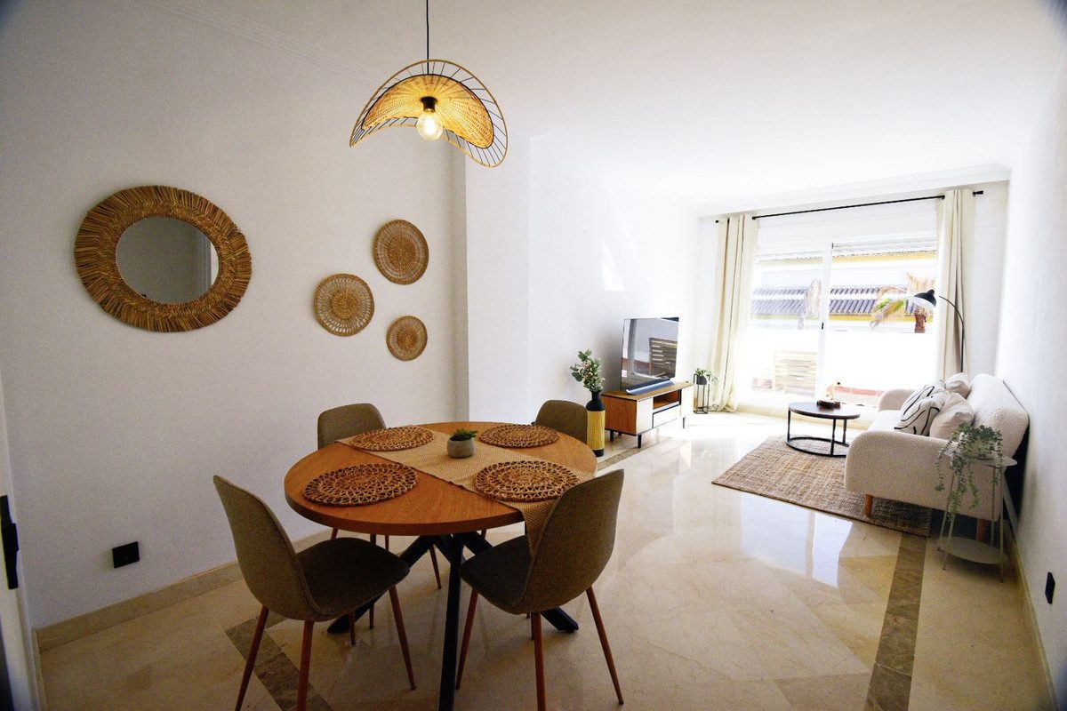 Middle Floor Apartment in Mijas, Costa del Sol – 2 beds – 275000 € - photo 2 of 30