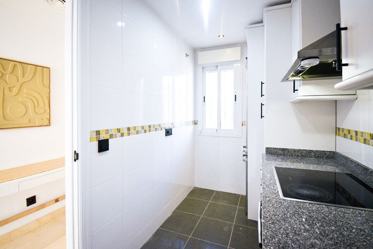 Middle Floor Apartment in Mijas, Costa del Sol – 2 beds – 275000 € - photo 7 of 30