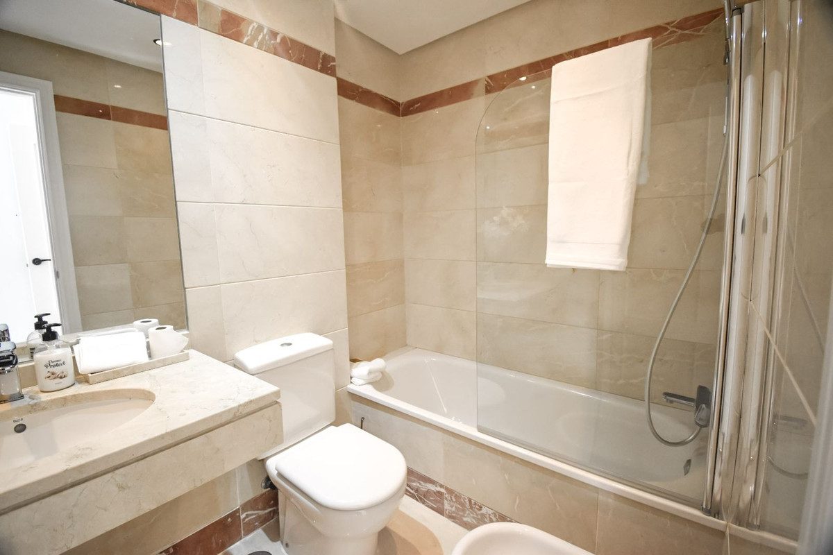 Middle Floor Apartment in Mijas, Costa del Sol – 2 beds – 275000 € - photo 9 of 30