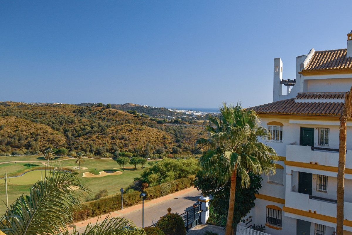 Middle Floor Apartment in Mijas, Costa del Sol – 2 beds – 275000 € - photo 17 of 30