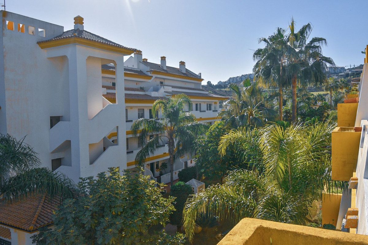 Middle Floor Apartment in Mijas, Costa del Sol – 2 beds – 275000 € - photo 18 of 30