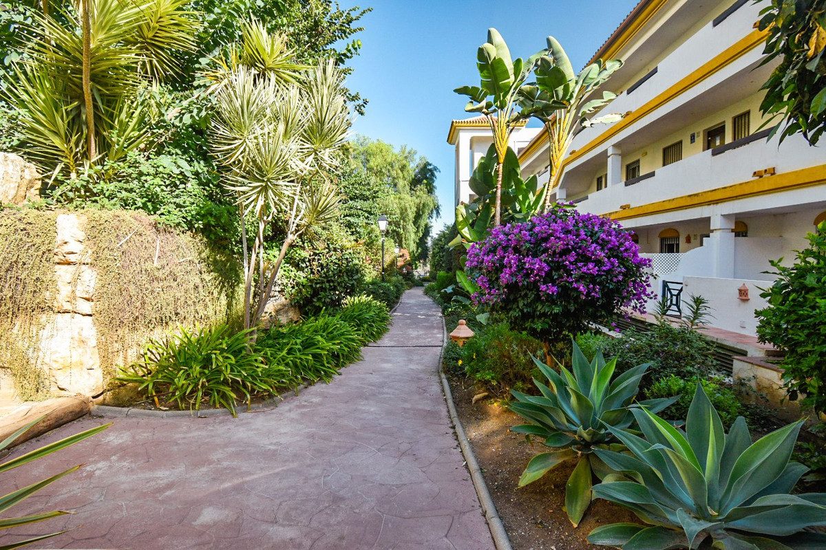 Middle Floor Apartment in Mijas, Costa del Sol – 2 beds – 275000 € - photo 25 of 30