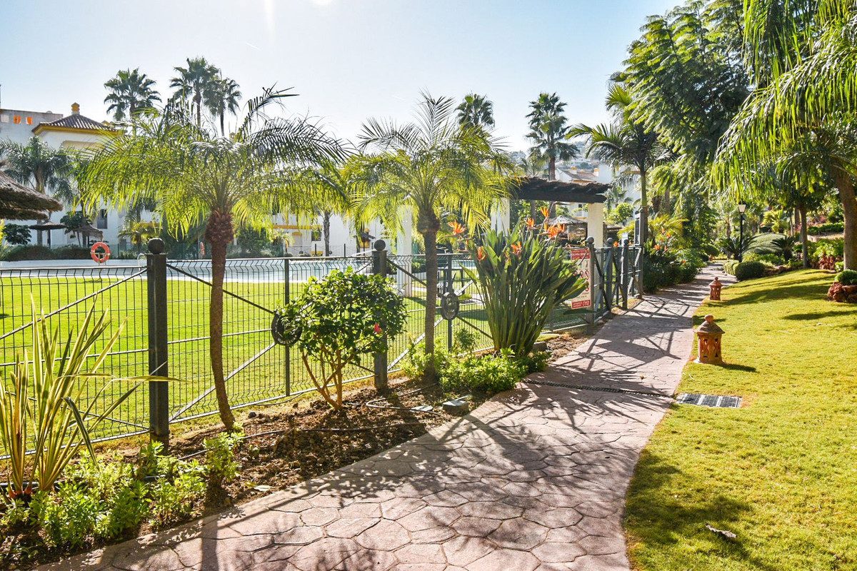 Middle Floor Apartment in Mijas, Costa del Sol – 2 beds – 275000 € - photo 26 of 30