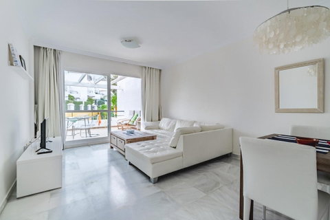 Ground Floor Apartment in Marbella, Costa del Sol – 2 beds – 365000 € - photo 2 of 16