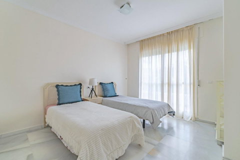 Ground Floor Apartment in Marbella, Costa del Sol – 2 beds – 365000 € - photo 5 of 16