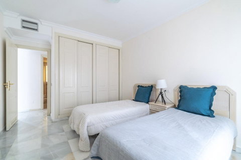 Ground Floor Apartment in Marbella, Costa del Sol – 2 beds – 365000 € - photo 11 of 16
