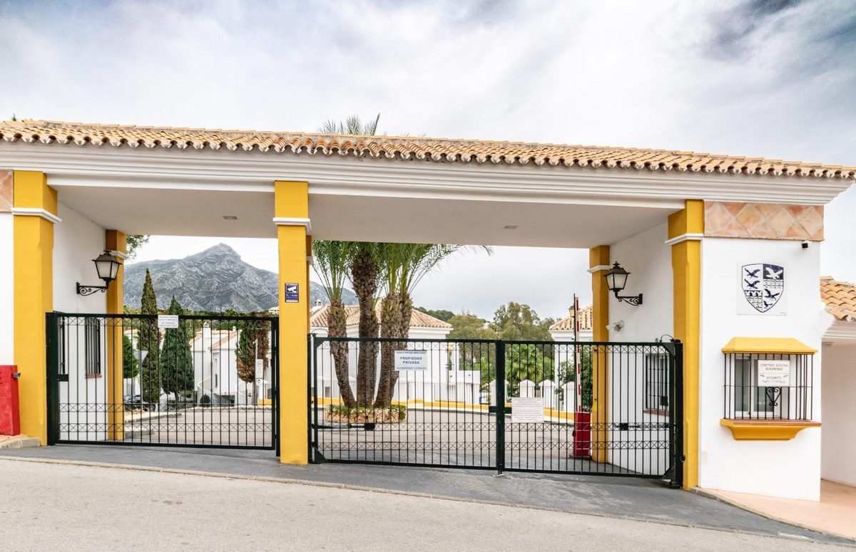 Ground Floor Apartment in Marbella, Costa del Sol – 2 beds – 365000 € - photo 12 of 16