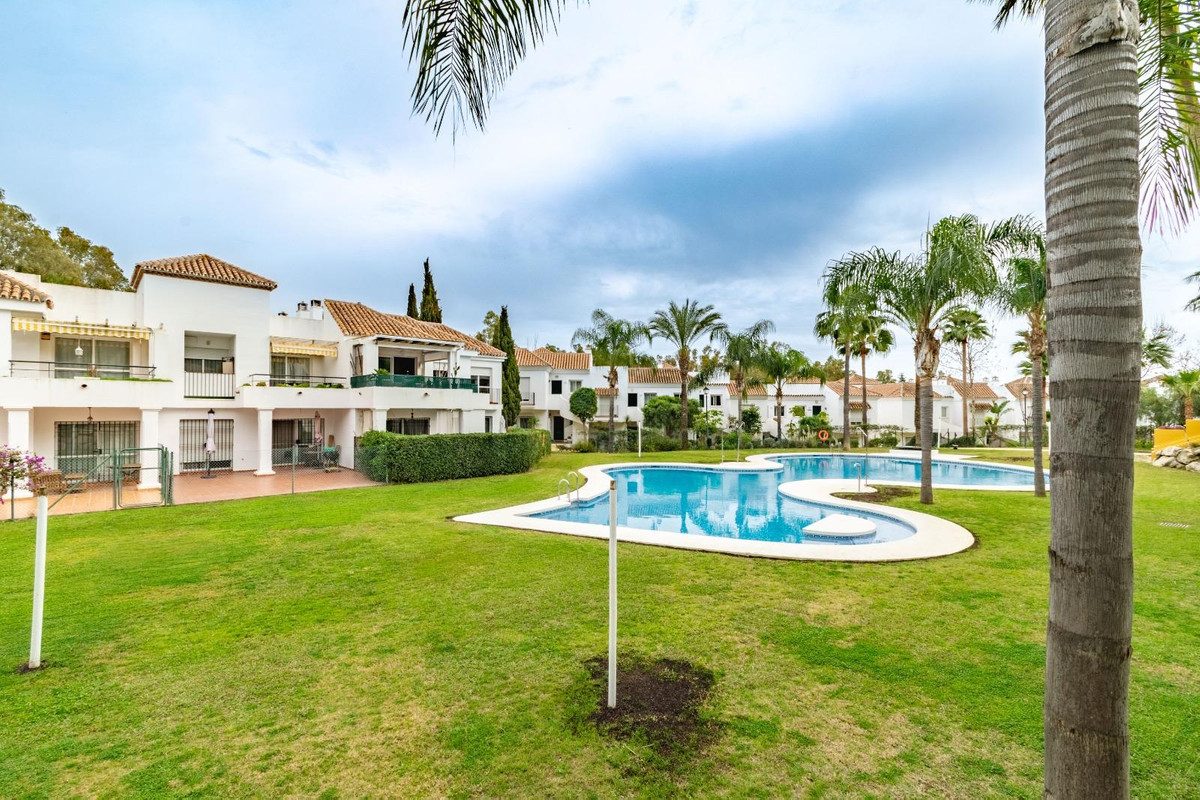 Ground Floor Apartment in Marbella, Costa del Sol – 2 beds – 365000 € - photo 14 of 16