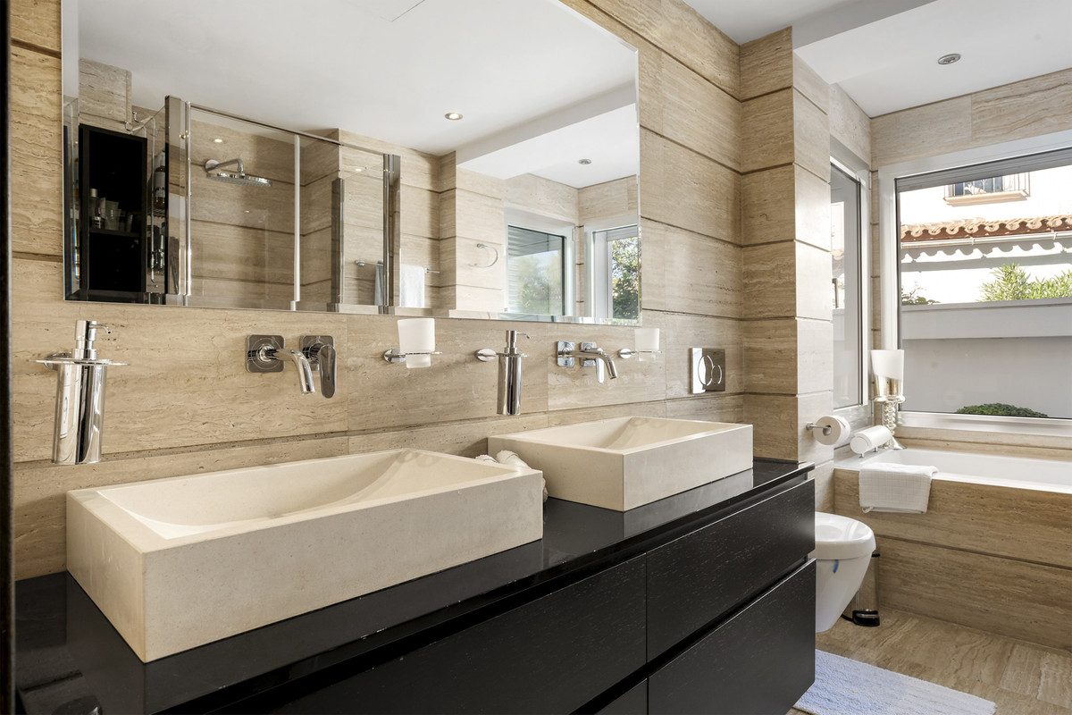 Detached Villa in Marbella, Costa del Sol – 4 beds – 3450000 € - photo 16 of 58