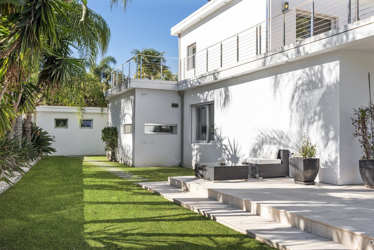 Detached Villa in Marbella, Costa del Sol – 4 beds – 3450000 € - photo 20 of 58