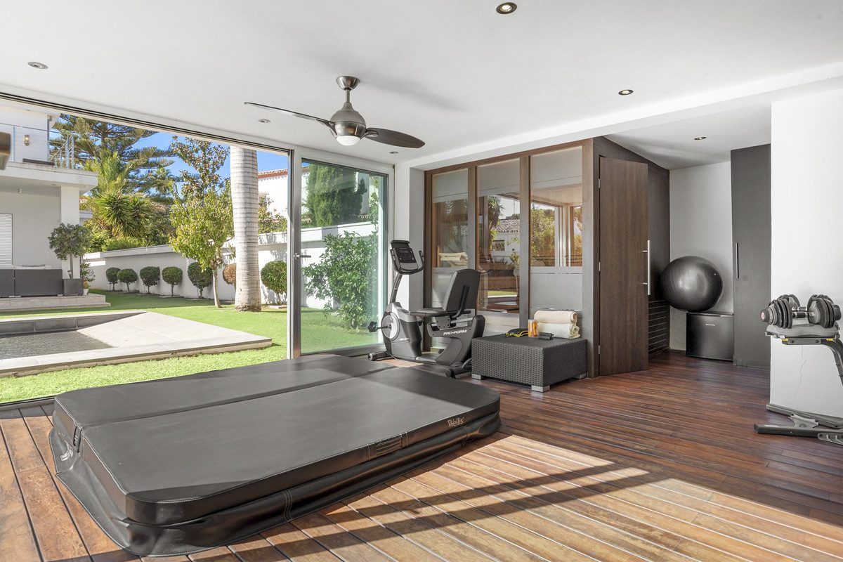 Detached Villa in Marbella, Costa del Sol – 4 beds – 3450000 € - photo 25 of 58