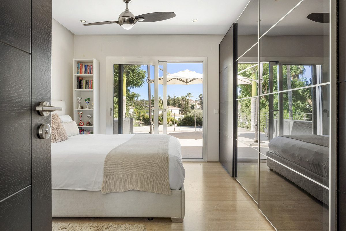 Detached Villa in Marbella, Costa del Sol – 4 beds – 3450000 € - photo 28 of 58